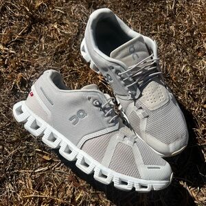 CLEAN On Cloud 5 size 8 Womens Pearl White Running shoes